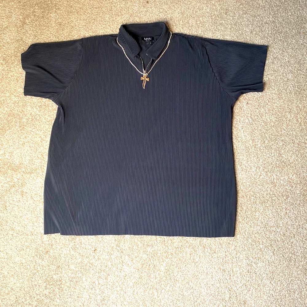 BOOHOO Men’s Slim Fit Pleated Zip Polo